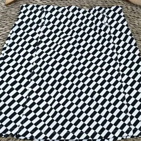 Black And White Plaid Mini Skirt - Picture 2 of 3